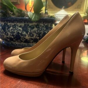 Stuart Weitzman Nude Patent
Leather Pumps STUART 100
PUMP.